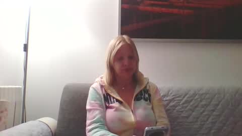 Marlyn online show from December 4, 4:59 pm