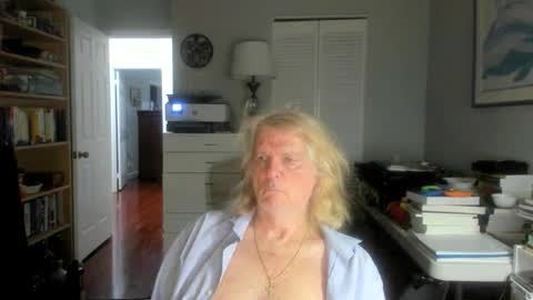 Snapshot of lovestylistwomen chatting on March 28, 3:17 am Michael online show from March 28, 3:17 am