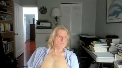 Snapshot of lovestylistwomen chatting on April 3, 3:37 am Michael online show from April 3, 3:37 am