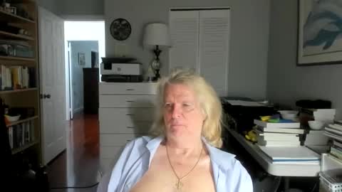 Snapshot of lovestylistwomen chatting on April 5, 1:58 am Michael online show from April 5, 1:58 am