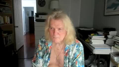 Snapshot of lovestylistwomen chatting on April 14, 6:08 am Michael online show from April 14, 6:08 am