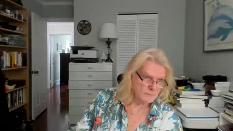 Snapshot of lovestylistwomen chatting on April 16, 6:19 pm Michael online show from April 16, 6:19 pm