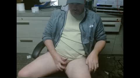 Snapshot of lovetofps chatting on April 27, 11:58 pm Love2Game online show from April 27, 11:58 pm