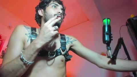 lovexjuxn77 online show from December 13, 7:53 pm