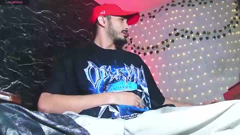 lovexjuxn77 online show from July 20, 9:28 pm