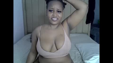 Snapshot of loveydivah chatting on May 18, 9:31 pm loveydivah online show from May 18, 9:31 pm