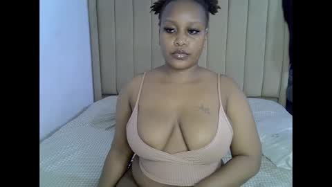Snapshot of loveydivah chatting on May 19, 7:20 pm loveydivah online show from May 19, 7:20 pm