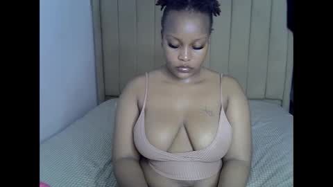 Snapshot of loveydivah chatting on May 24, 5:45 am loveydivah online show from May 24, 5:45 am