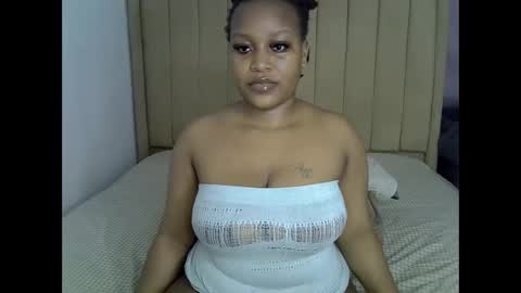 Snapshot of loveydivah chatting on May 30, 7:05 am loveydivah online show from May 30, 7:05 am