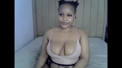 Snapshot of loveydivah chatting on June 1, 12:29 pm loveydivah online show from June 1, 12:29 pm