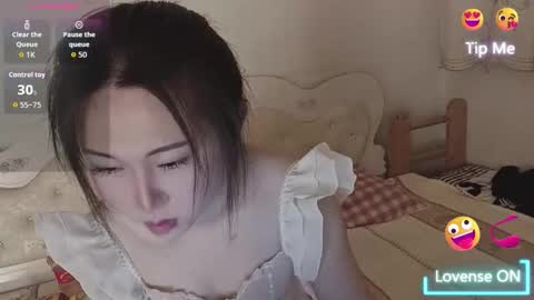 Snapshot of loveyouwhenloveme chatting on February 1, 1:31 pm Lisa online show from February 1, 1:31 pm