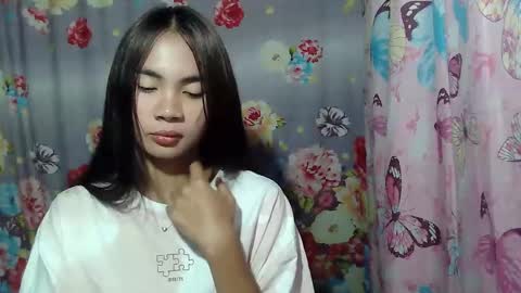 Snapshot of loving_rhean chatting on May 6, 11:48 am loving_rhean online show from May 6, 11:48 am