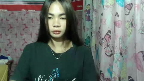Snapshot of loving_rhean chatting on May 17, 11:17 am loving_rhean online show from May 17, 11:17 am