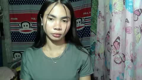 Snapshot of loving_rhean chatting on May 19, 4:02 pm loving_rhean online show from May 19, 4:02 pm