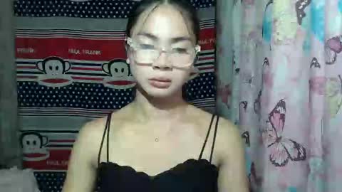Snapshot of loving_rhean chatting on May 25, 10:43 am loving_rhean online show from May 25, 10:43 am