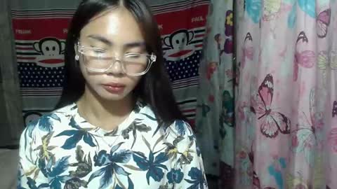 Snapshot of loving_rhean chatting on June 3, 2:33 pm loving_rhean online show from June 3, 2:33 pm