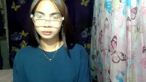 Snapshot of loving_rhean chatting on June 12, 12:15 pm loving_rhean online show from June 12, 12:15 pm