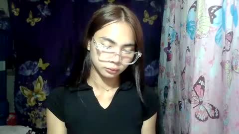 Snapshot of loving_rhean chatting on June 18, 1:37 pm loving_rhean online show from June 18, 1:37 pm