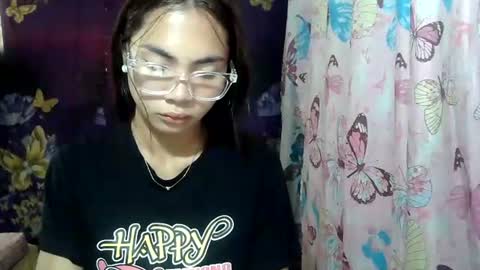 Snapshot of loving_rhean chatting on June 22, 11:57 pm loving_rhean online show from June 22, 11:57 pm