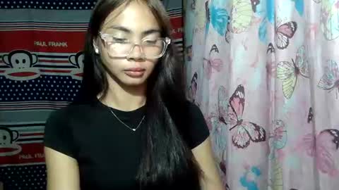 Snapshot of loving_rhean chatting on June 26, 5:28 pm loving_rhean online show from June 26, 5:28 pm