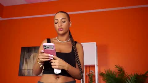 Nora online show from February 11, 7:02 am