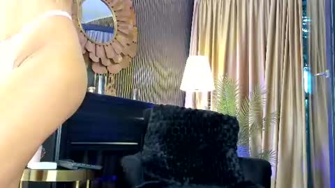 Snapshot of lovingblondie chatting on July 3, 2:40 am Nora online show from July 3, 2:40 am