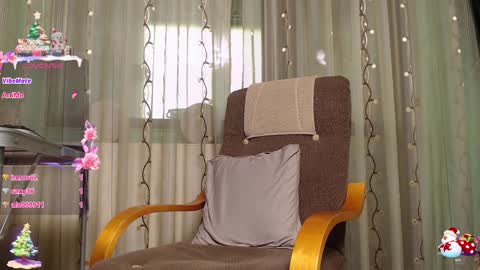 Snapshot of lovingfeetheels chatting on December 12, 10:02 am Antonia online show from December 12, 10:02 am