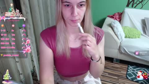 Snapshot of lovingfeetheels chatting on December 17, 5:51 am Antonia online show from December 17, 5:51 am