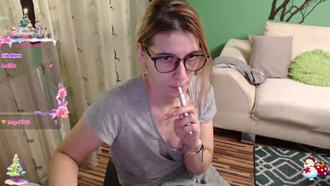 Snapshot of lovingfeetheels chatting on December 18, 12:07 pm Antonia online show from December 18, 12:07 pm