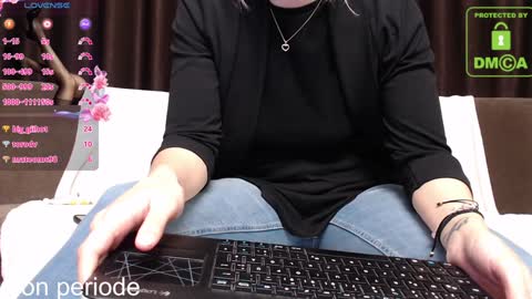 Snapshot of lovingfeetheels chatting on January 28, 10:12 am Antonia online show from January 28, 10:12 am