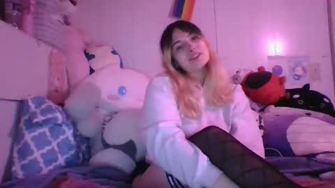 lovrgirl888 online show from April 17, 9:29 pm