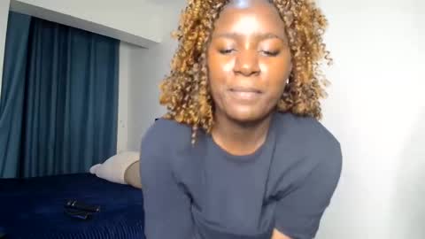 Snapshot of loyalcutie chatting on June 4, 1:39 pm loyalcutie online show from June 4, 1:39 pm