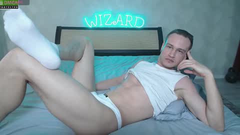 Snapshot of lstfl_wizard chatting on March 5, 11:28 am Lstfl wizard online show from March 5, 11:28 am