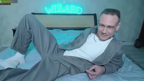 Snapshot of lstfl_wizard chatting on March 10, 9:03 am Lstfl wizard online show from March 10, 9:03 am