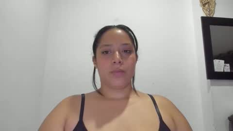Snapshot of lu_sugar chatting on May 6, 3:57 am Lucy online show from May 6, 3:57 am