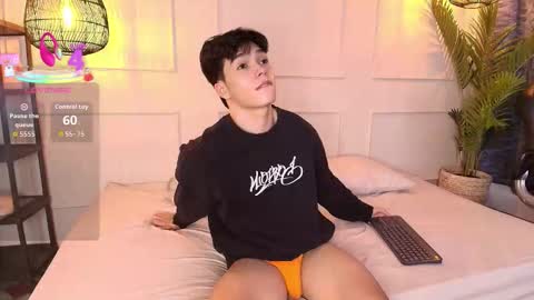 lUAN online show from December 22, 9:12 pm