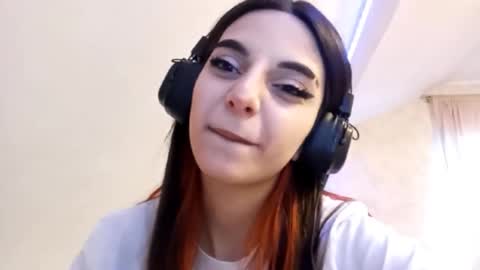 luannmaixner online show from December 17, 3:34 am