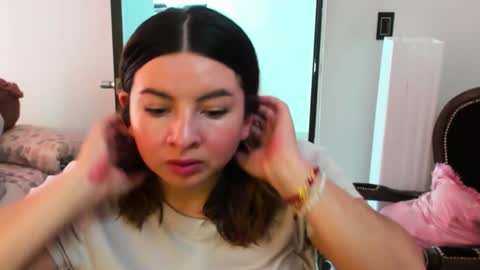 luara__01__lecat_1 online show from November 28, 5:15 pm