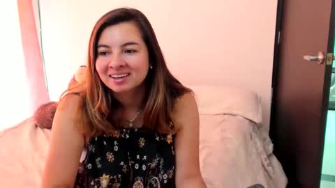 luara__01__lecat_1 online show from March 13, 7:20 pm