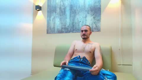 Luca online show from March 12, 7:53 pm