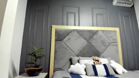 luca_morettii online show from November 18, 12:20 pm