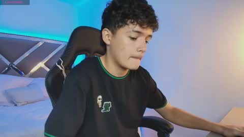 luca_voss1 online show from April 20, 11:57 am