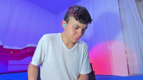 Snapshot of lucaas_king chatting on October 30, 8:53 pm Lukas online show from October 30, 8:53 pm