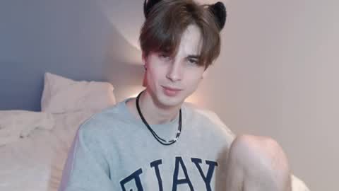 Snapshot of lucacharm chatting on December 23, 1:29 am lucacharm online show from December 23, 1:29 am