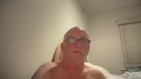 Snapshot of lucas10004 chatting on January 5, 10:43 am lucas10004 online show from January 5, 10:43 am