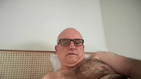 Snapshot of lucas10004 chatting on October 13, 5:18 am lucas10004 online show from October 13, 5:18 am