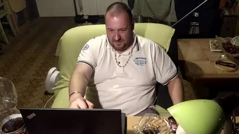 Snapshot of lucas84boy chatting on February 7, 3:41 pm lucas84boy online show from February 7, 3:41 pm