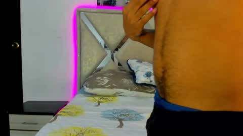 Snapshot of lucas_cruz1 chatting on June 17, 3:53 am lucas_cruz1 online show from June 17, 3:53 am