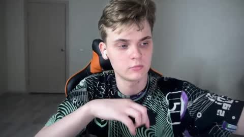 Snapshot of lucas_dany chatting on December 25, 2:13 pm Lucas Gill online show from December 25, 2:13 pm