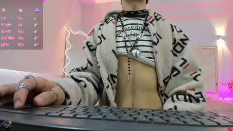 Snapshot of lucas_tay chatting on May 26, 8:27 pm Lucas online show from May 26, 8:27 pm